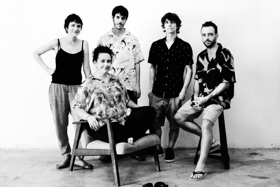 Concert amb JOANA GOMILA presentant el seu treball “Folk Sovenir” (Folc Fusió)